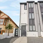 18 Ocean Heights